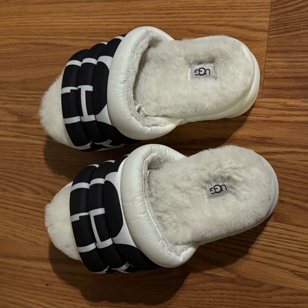 UGG Maxi Slide Logo Black & White Platform Slippers Size 7 - Picture 2 of 11